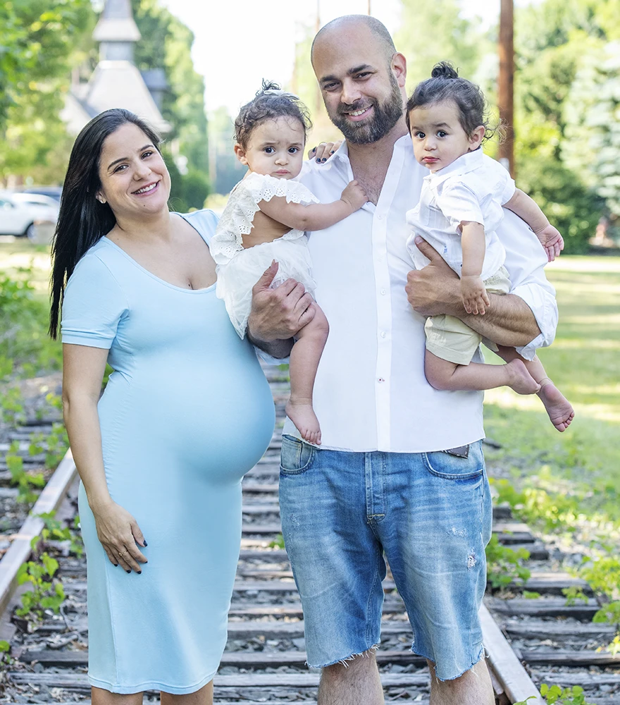 Maternity photo with smoothed fabric and enhanced dress texture in natural sunlight.